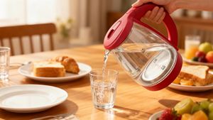 High Quality Cordless <b>Kettle</b> 1500W <b>Temperature</b> <b>Control</b> 360-Degree Rotating Base Insulated Glass 1.8L Capacity Hotel - Product Image 3