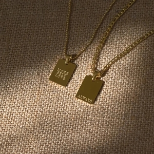 Collier en acier inoxydable plaqué or avec pendentif rectangulaire inspiré des proverbes anglais, bijoux en gros - Product Image 4