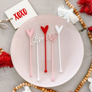 ชุดไม้คนค็อกเทลรูปหัวใจ 5 ชิ้น อะคริลิค ของขวัญตกแต่งเค้กสำหรับวันวาเลนไทน์ - Product Image 1