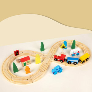 Ensemble de train électrique en bois de pin avec <span class=keywords><strong>locomotive</strong></span> à piles, wagons, arbres, jouet ferroviaire Montessori pour tout-petits - Product Image 3