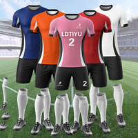 Özel Logolu Kadın Futbol Forması Çift Taraflı Kullanılabilir %100 Polyester Nefes Alabilen Hızlı Kuruyan Yuvarlak Yaka Kısa Kollu Futbol Seti