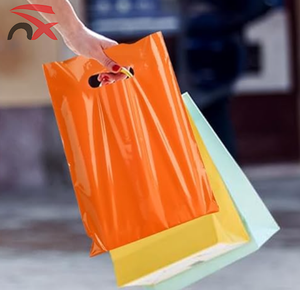 Sac d'emballage pour vêtements en plastique découpé à la forme, imperméable, imprimé sur mesure avec logo - Product Image 5