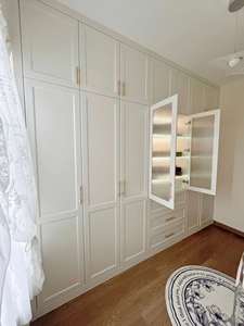 Armoire moderne sur pied de luxe sur mesure pour la chambre à coucher de la villa avec système de rangement intelligent - Product Image 5
