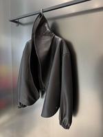 Streetwear Damen Ledermäntel Echtes Leder Oberbekleidung Breiter Wickelkragen Maßgefertigte Lederjacken