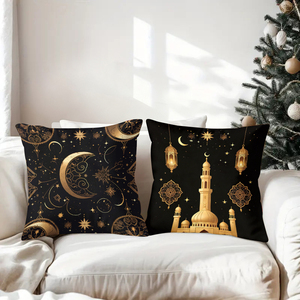 黒地に金の三日月、ランタン、モスクのモチーフが描かれた、エレガントなイスラム風の装飾枕。 - Product Image 3