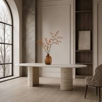Table à manger en marbre travertin naturel, forme ovale, finition mate, base sculpturale cannelée, mobilier moderne pour la maison, utilisation hôtelière, 6 places