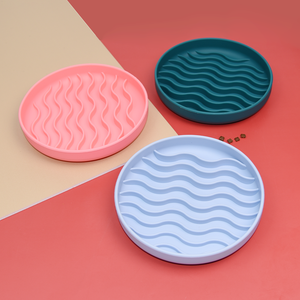 Dispensador de golosinas de silicona, tapete redondo para lamer para perros, tapete para lamer bonito, cuenco para perros - Product Image 2