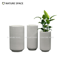 Pot Bunga & Vas Besar Bulat Sederhana dari Fiberglass, Ukiran Tangan, Ramah Lingkungan, Tahan Lama, untuk Penggunaan di Taman, Rumah, Hotel, Pusat Perbelanjaan, dan Lantai