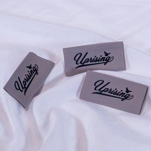 Etichetta Geweven ha incontrato Hoge dichheid Op Maat Gemaakt Merk Logo Uiteinde Gevouwen Borduurwerk Kleding tag Keper Rand Kledingaccessoi - Product Image 2