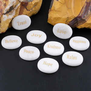 Pietra <span class=keywords><strong>Portafortuna</strong></span> Ovale Piatta in Cristallo Bianco Naturale Personalizzata all'Ingrosso per Decorazione - Product Image 5