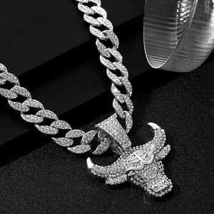 Promotion Collier Pendentif Championnat Classique Tendance en Alliage avec Diamants, Chaîne Cubaine, Bijoux, Cadeau - Product Image 4