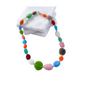 Collier de luxe en résine géométrique perlée, design tendance, ovale vert, fait main, pièce maîtresse unisexe, bijou de fête pour femme - Product Image 2