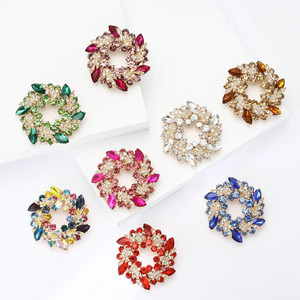 เข็มกลัดรูปพวงมาลัยดอกไม้ประดับคริสตัลวิบวับสุดหรูสำหรับผู้หญิง เข็มกลัดแบบติดเสื้อผ้า เครื่องประดับลำลอง ของขวัญ - Product Image 1