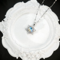 Collier pendentif hexagramme en laiton plaqué or avec zircon pour femme, collier NFC minimaliste polyvalent et brillant, idéal pour un cadeau