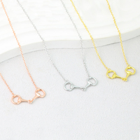 MC624 Vente en gros collier à double fer à cheval plaqué or Bijoux de cheval Anneau en D Collier à pendentif en cuivre pour femmes