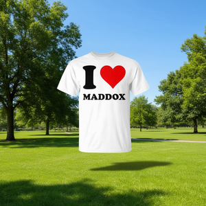 T-shirt I Love Maddox con design a cuore rosso, cotone bianco, taglia unisex per adulti - Product Image 1