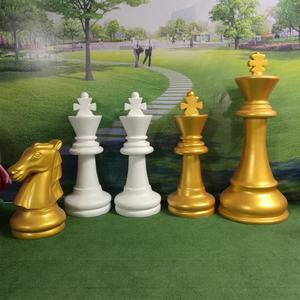 Set di <span class=keywords><strong>scacchi</strong></span> giganti e statua in resina mostra gioco all'aperto e finestra decorativa per eventi di festa scultura arte <span class=keywords><strong>tema</strong></span> - Product Image 2