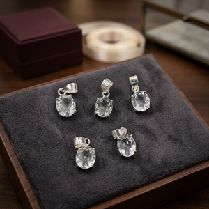 Collier avec pendentif en quartz clair naturel, pierre précieuse ovale à facettes – Bijoux bohèmes en cristal véritable pour femmes - Product Image 1