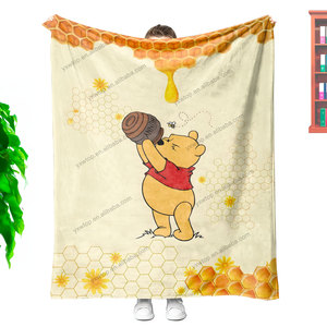 Vente en gros de couvertures douces en flanelle avec impression personnalisée, étiquettes gratuites, motif dessin animé Winnie l'ourson, pour canapé - Product Image 5