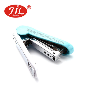 Chất Lượng Cao Trượt Nhựa Mới <span class=keywords><strong>24</strong></span> / <span class=keywords><strong>6</strong></span>, 26 / <span class=keywords><strong>6</strong></span>, 20 Tờ, Trọng Lượng Nhẹ Và Thuận Tiện <span class=keywords><strong>Stapler</strong></span> - Product Image 3