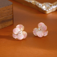 Anting-anting kancing berlapis emas 14K berkualitas tinggi, motif bunga sakura lucu, anting-anting enamel, anting-anting bunga segar untuk wanita
