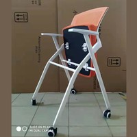 Chaise de conférence pliable en maille avec tablette d'écriture et accoudoirs - Configuration table-chaise tout-en-un pour salles de réunion