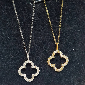 Elegante Collana con Ciondolo a Quadrifoglio per Donne, Catena da Indossare Quotidianamente - Product Image 1