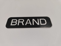 Plaque métallique autocollante en aluminium anodisé noir brossé, durable, écologique, avec logo blanc imprimé en soie, pour outils
