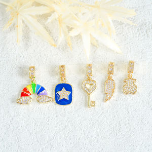 Berlapis Emas Enamel Bintang Matahari Bulan Lintas Huggies Hoop Desain Perhiasan CZ Micro <span class=keywords><strong>Pave</strong></span> Charms <span class=keywords><strong>Pendant</strong></span> untuk Wanita Hadiah Pesta Trendi - Product Image 3