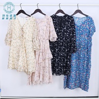 Pakaian Wanita Bermerek Musim Panas Campuran Model Stok Gaun Kaos Kemeja Kecil Celana Rok Bekas Pakai Pakaian Thrift