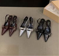 Sandales à talons fins bordeaux pour femmes, design spécial, talon bas, triple bride