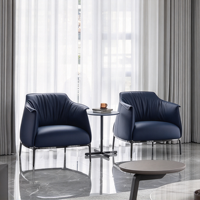 Fauteuil de détente individuel en cuir minimaliste italien, fauteuil d'appoint de luxe design pour villa et balcon