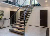 Escalier à poutres architecturales Prima pour villas de luxe et projets intérieurs de duplex
