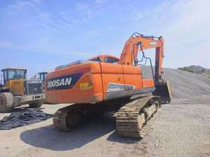 รถขุดตีนตะขาบ Doosan DX220 ปี 2023 มือสอง น้ำหนัก 21 ตัน คุ้มค่า ประหยัด ใช้เครื่องยนต์ Kawasaki ปั๊ม PLC เกียร์บ็อกซ์ สภาพ 90% รับประกัน 1 ปี - Product Image 6