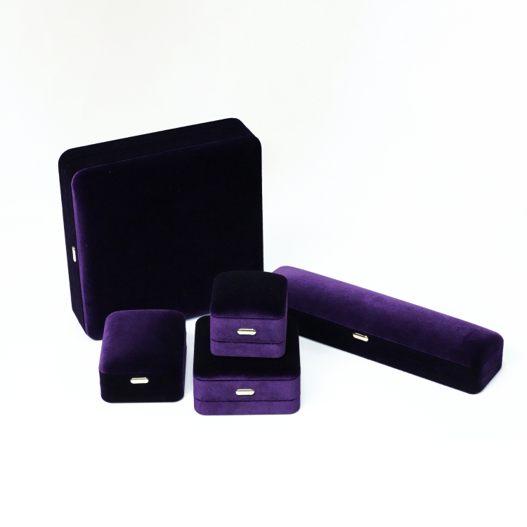 magnetic jewelry box with velvet insert