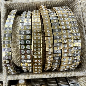 Pulsera Elástica Ancha de Acero Inoxidable 316L Color Dorado con Zirconia, Modelo Nomination - Product Image 6