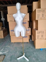 Tragbare Leichtgewichtige Weibliche Torso-Schaufensterpuppe mit Goldfarbenem Metallständer, Ideal für Modedesign-Studios