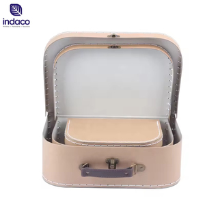 Nouvelle conception de boîte à vêtements pour bébé en carton fait main, boîte-cadeau en forme de valise - Product Image 2