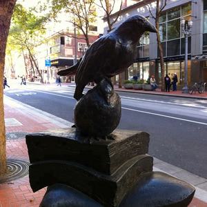 Escultura Moderna de <span class=keywords><strong>Cuervo</strong></span> y Libro en Bronce, Impresión Digital Personalizable, con Fundición para Decoración de Calles y Escuelas - Product Image 1