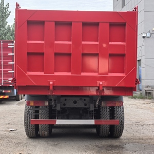 Nouveaux camions bennes poids lourds 6x4 HOWO Euro2 avec conduite à gauche, transmission manuelle et ABS - Product Image 3