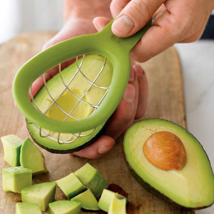 Multifunctional 3-in-1 Avocado Slicer Cutter- all-in-one Household Kitchen Tool for Cutting, Pitting and Scooping Avocados and other Fruits Easily (Green)