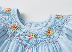 Ensemble 2 pièces pour tout-petit, été, décontracté, broderie florale, chemise smockée faite à la main, short uni, coton, écologique, sans manches, personnalisé - Product Image 4