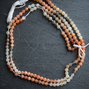 Cuentas de Piedra Lunar Natural Mixta y Otros Materiales para Expresiones Creativas por Sejal Creation (India) - Product Image 2