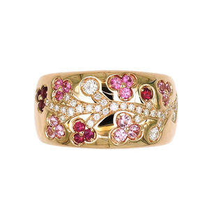Anillo de banda ancha con diseño floral de oro amarillo de 18 quilates, zafiro rosa, rubí y diamantes, joyería de lujo para mujer - Product Image 1