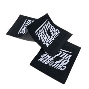 Etiquetas personalizadas para ropa, etiquetas tejidas negras con pliegue central para prendas de vestir - Product Image 3
