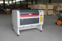 Machine de découpe et de gravure laser CO2 CNC haute vitesse 50-100W refroidie par eau pour papier, bois, verre, prix compétitif, zone de travail 400x600mm