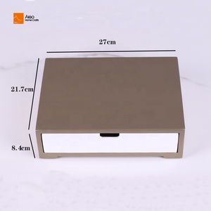 Organisateur de rangement rectangulaire en résine pour tiroir de coiffeuse, finition extérieure or champagne, composant modulaire haut de gamme pour le rangement de produits de bain, de soins et de maquillage - Product Image 3