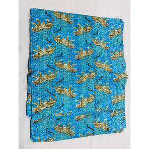 Colcha Kantha estampada a mano con detalles artesanales y tela transpirable para interiores acogedores - Product Image 3