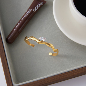 Bracelet ouvert en or 18 carats avec zircon blanc carré serti à griffes, bijou unisexe, cadeau - Product Image 4