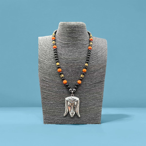 Collana con perline in legno, turchese e ematite nera naturale da 10 mm, con ciondolo in lega a forma di maschera tribale africana, stile boho - Product Image 5